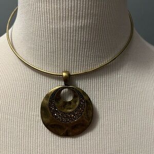 Elegant Gold Pendant Necklace